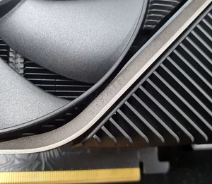 GeForce RTX 4090 : limite de puissance ou sous-voltage, la conso s'effondre, les perfs baissent de 8%